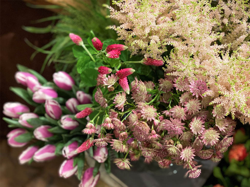 近くの花屋 レミルフォイユドゥリベルテ 丸の内店