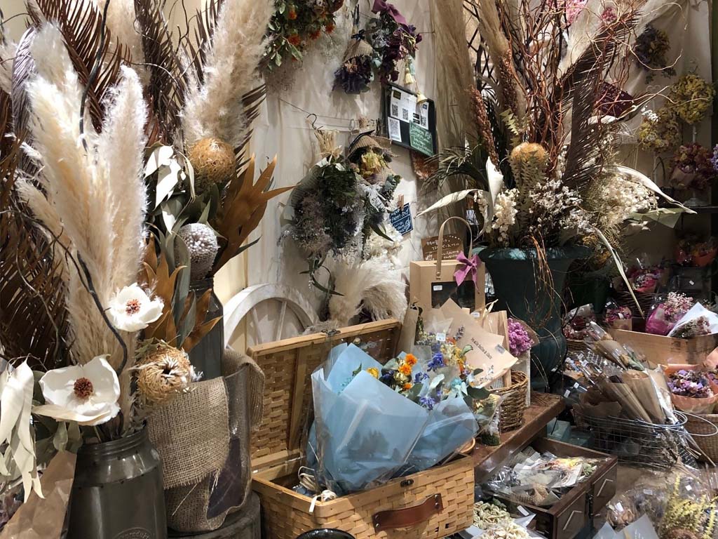 近くの花屋 レミルフォイユドゥリベルテ 大阪店