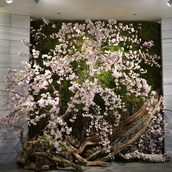 レミルフォイユドゥリベルテの生け込み・施工・装飾・設営、春らしい桜装飾